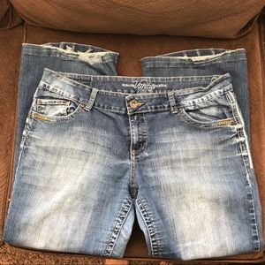 PREMIUM VANITY COLLECTION Dakota Jean